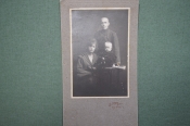 Фотография семейная, паспарту. А. Герман г. Ирбит. 1925 год.
