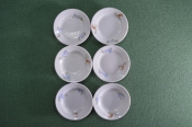 Блюдца миниатюрные кукольные фарфоровые. Дмитровский завод. Вербилки, РСФСР, 1940-е годы, 6 штук. Блюдца миниатюрные кукольные фарфоровые. Дмитровский завод. Вербилки, РСФСР, 1940-е годы, 6 штук.