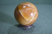 Шар интерьерный на подставке. Пещерный оникс, натуральный камень. Шар интерьерный на подставке. Пещерный оникс, натуральный камень.