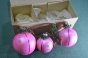 Елочные шары, розовые (3 штуки, в коробке) #1. Стекло. ГДР. Елочные шары, розовые (3 штуки, в коробке) #1. Стекло. ГДР.