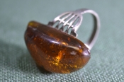 Перстень. Кольцо, колечко серебряное с янтарем. Серебро, янтарь. Винтаж. СССР. Перстень. Кольцо, колечко серебряное с янтарем. Серебро, янтарь. Винтаж. СССР.