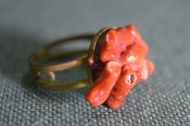 Кольцо, колечко с кораллом. Регулируемое. Металл, кораллы. Винтаж. Кольцо, колечко с кораллом. Регулируемое. Металл, кораллы. Винтаж.