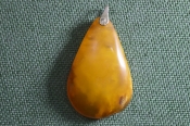 Кулон, подвеска янтарная, в форме груши. Природный натуральный янтарь. Кулон, подвеска янтарная, в форме груши. Природный натуральный янтарь.