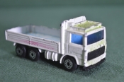 Модель масштабная, автомобиль грузовой бортовой. Белый. Matchbox. Китай. #M1 Модель масштабная, автомобиль грузовой бортовой. Белый. Matchbox. Китай. #M1