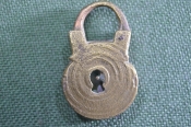 Замок старинный миниатюрный навесной. Латунь. Царская Россия. Замок старинный миниатюрный навесной. Латунь. Царская Россия.