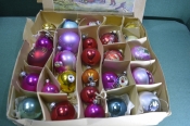 Елочные новогодние игрушки, украшения. 27 штук. Шары, в коробке. Стекло. Елочные новогодние игрушки, украшения. 27 штук. Шары, в коробке. Стекло.