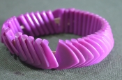Браслет женский фиолетовый. Пластмасса. Винтаж времен СССР. Браслет женский фиолетовый. Пластмасса. Винтаж времен СССР.