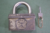 Замок навесной большой. Знак качества. Ключ. СССР. 1960е. Замок навесной большой. Знак качества. Ключ. СССР. 1960е.