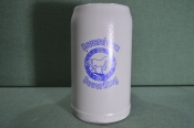 Кружка пивная керамическая. Большая, на 1 литр. Лошадь, Brauerei Goss Deuerling. Керамика. Германия. Кружка пивная керамическая. Большая, на 1 литр. Лошадь, Brauerei Goss Deuerling. Керамика. Германия.