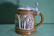 Кружка пивная керамическая, с крышкой. Сценки в трактире. Керамика, Германия. Кружка пивная керамическая, с крышкой. Сценки в трактире. Керамика, Германия.