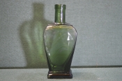 Бутылочка фигурная, флакон старинный. Зеленое стекло. Бутылочка фигурная, флакон старинный. Зеленое стекло.