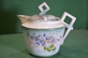 Молочник с крышкой старинный фарфоровый. Фарфор. Крытье. Ф-ка Кузнецова. Дмитров. Царская Россия. Молочник с крышкой старинный фарфоровый. Фарфор. Крытье. Ф-ка Кузнецова. Дмитров. Царская Россия.
