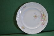 Тарелка старинная фарфоровая рельефная плоская. Villeroy Boch. Фарфор. Германия. 19 век. Тарелка старинная фарфоровая рельефная плоская. Villeroy Boch. Фарфор. Германия. 19 век.