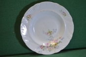 Тарелка старинная фарфоровая рельефная глубокая. Villeroy Boch. Фарфор. Германия. 19 век. Тарелка старинная фарфоровая рельефная глубокая. Villeroy Boch. Фарфор. Германия. 19 век.