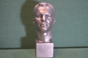 Бюст металлический, Юрий Гагарин, первый космонавт. Силумин. Космонавтика. Баганов, 1976 год. Бюст металлический, Юрий Гагарин, первый космонавт. Силумин. Космонавтика. Баганов, 1976 год.