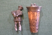 Пробка старинная. Мужчина с кружкой. Серебрение. Царская Россия. В реставрацию. Пробка старинная. Мужчина с кружкой. Серебрение. Царская Россия. В реставрацию.