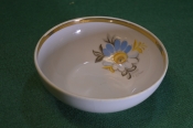 Миска, мисочка, небольшой размер. Фарфор, цветы. Дулево. СССР. Миска, мисочка, небольшой размер. Фарфор, цветы. Дулево. СССР.
