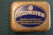 Коробка жестяная для леденцов от кашля марки Risinetten. 1930-е годы. Германия. Коробка жестяная для леденцов от кашля марки Risinetten. 1930-е годы. Германия.