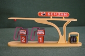 Игрушка бензоколонка автозаправочная станция АЗС. Пластмасса. Клеймо. СССР. #1 Игрушка бензоколонка автозаправочная станция АЗС. Пластмасса. Клеймо. СССР. #1
